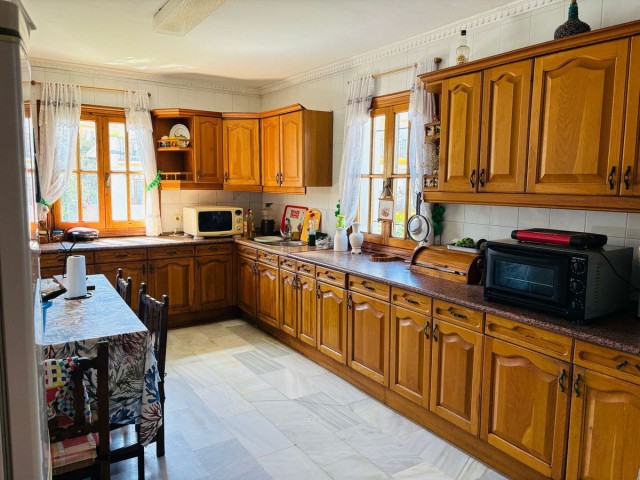 5 Bedrooms Townhouse in Estepona