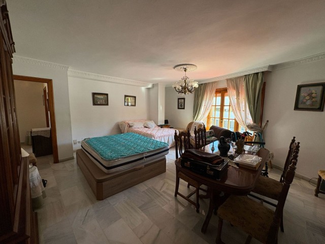 5 Bedrooms Townhouse in Estepona