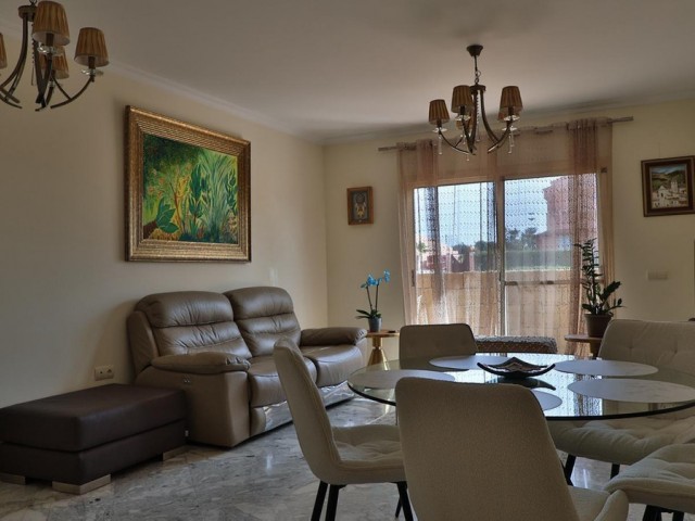 Apartamento con 3 Dormitorios  en Mijas