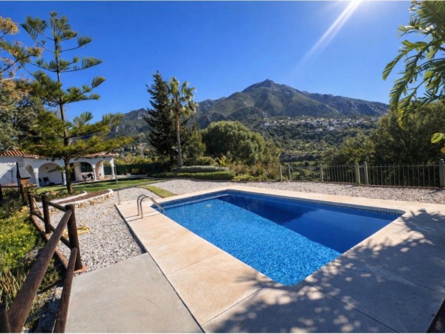 Villa avec 2 Chambres  à Istán