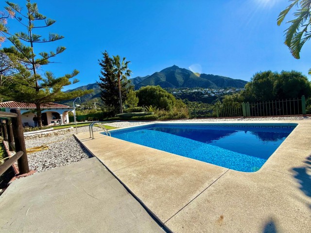 Villa avec 2 Chambres  à Istán