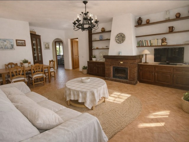 Villa avec 2 Chambres  à Istán