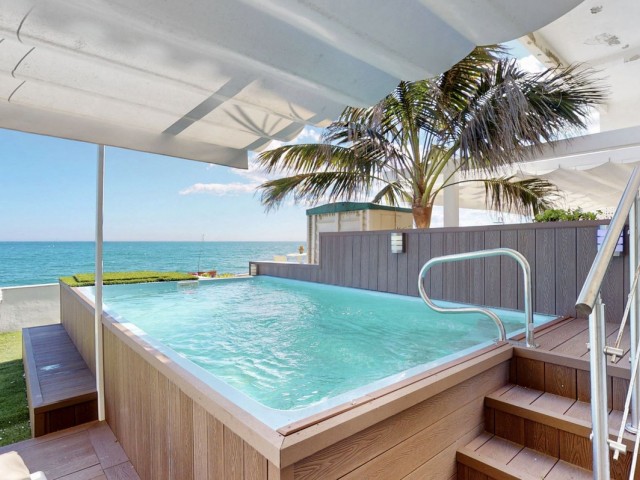 4 Bedrooms Apartment in Estepona