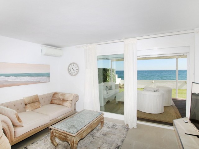 4 Bedrooms Apartment in Estepona