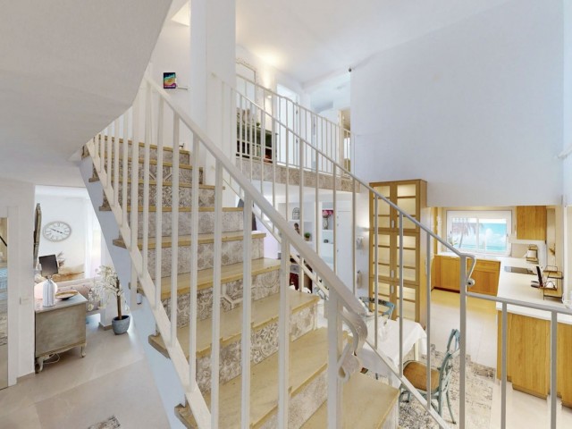 4 Bedrooms Apartment in Estepona