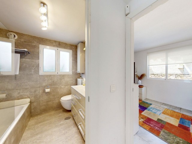 4 Bedrooms Apartment in Estepona