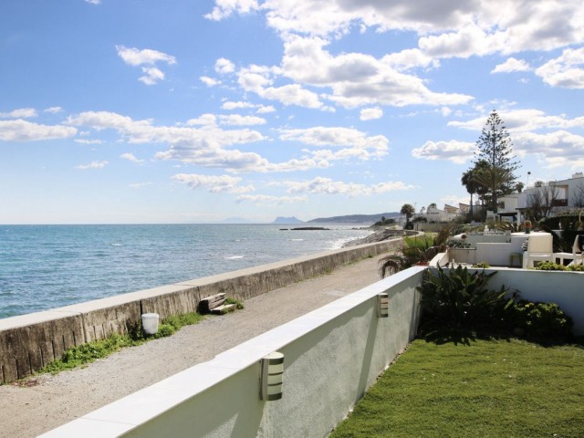 4 Bedrooms Apartment in Estepona