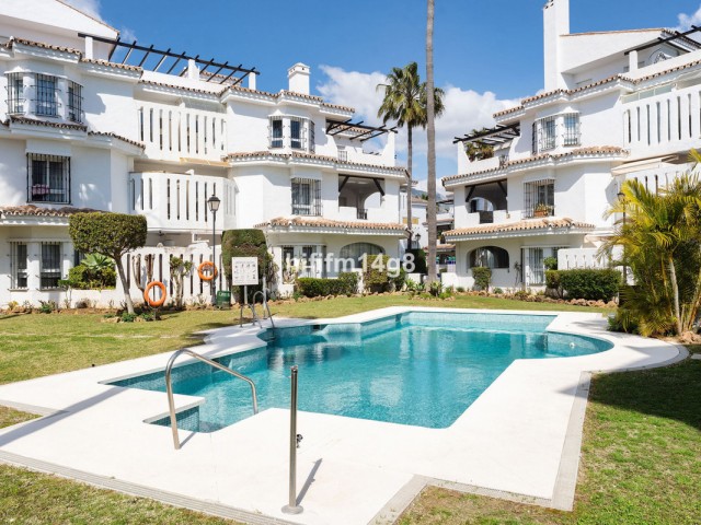 Kattohuoneisto Nueva Andalucía