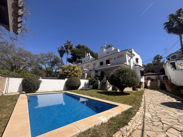 3 Bedrooms Villa in Nueva Andalucía