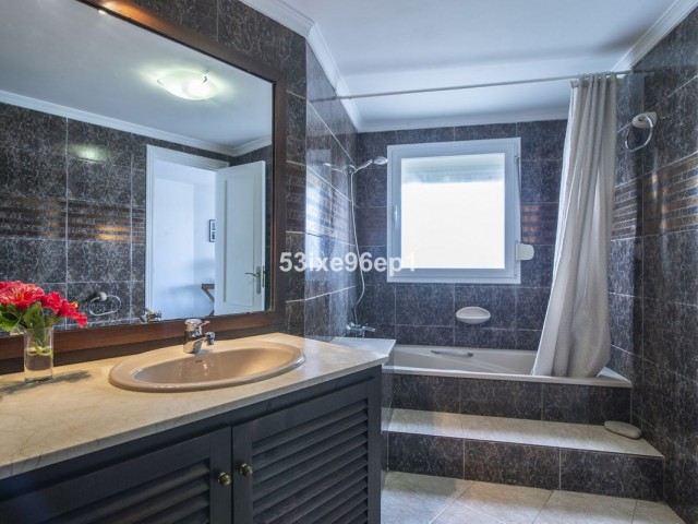 3 Bedrooms Townhouse in Estepona