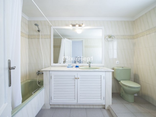 3 Bedrooms Townhouse in Estepona