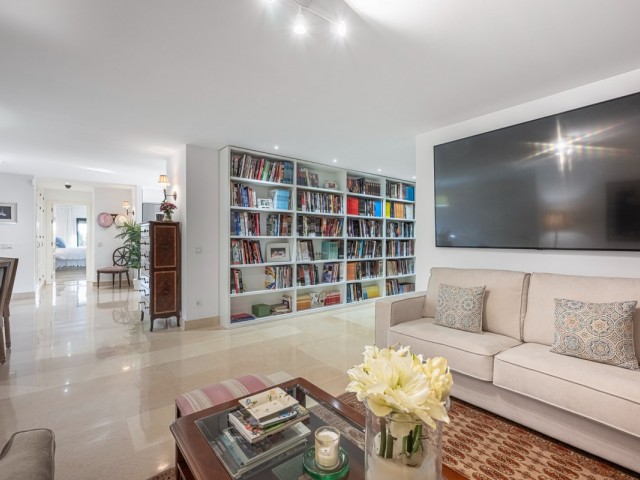 2 Bedrooms Apartment in Benahavís