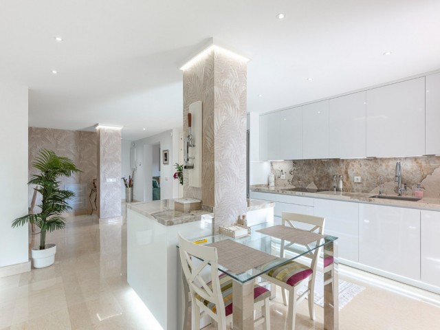 2 Bedrooms Apartment in Benahavís