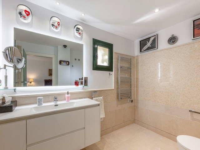 2 Bedrooms Apartment in Benahavís