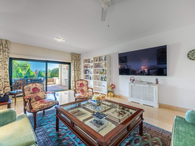 2 Bedrooms Apartment in Benahavís