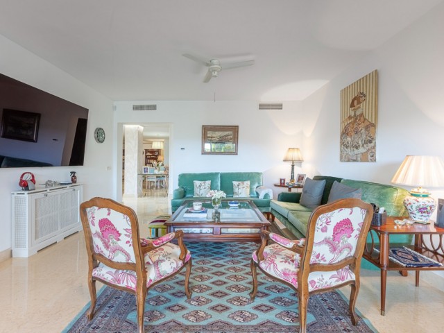 2 Bedrooms Apartment in Benahavís