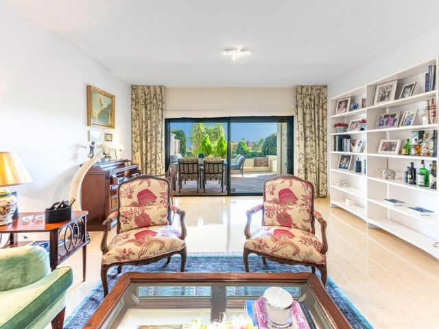 2 Bedrooms Apartment in Benahavís