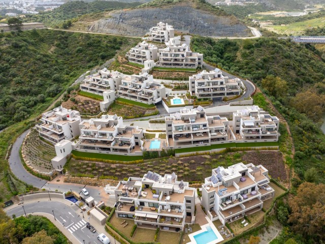 2 Bedrooms Apartment in Nueva Andalucía