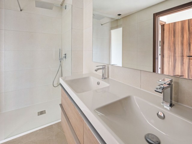 2 Bedrooms Apartment in Nueva Andalucía