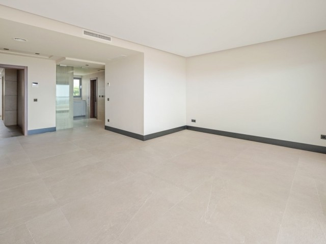 2 Bedrooms Apartment in Nueva Andalucía