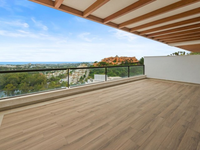 2 Bedrooms Apartment in Nueva Andalucía