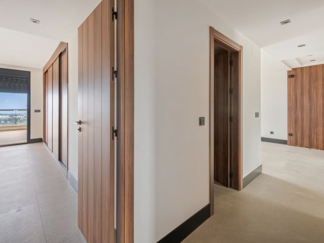 2 Bedrooms Apartment in Nueva Andalucía