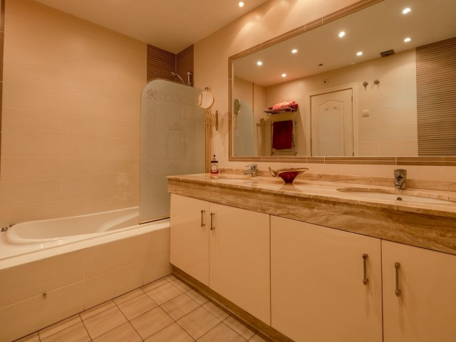 2 Bedrooms Apartment in Puerto Banús