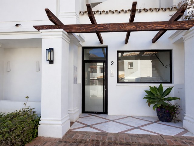 2 Bedrooms Apartment in Nueva Andalucía