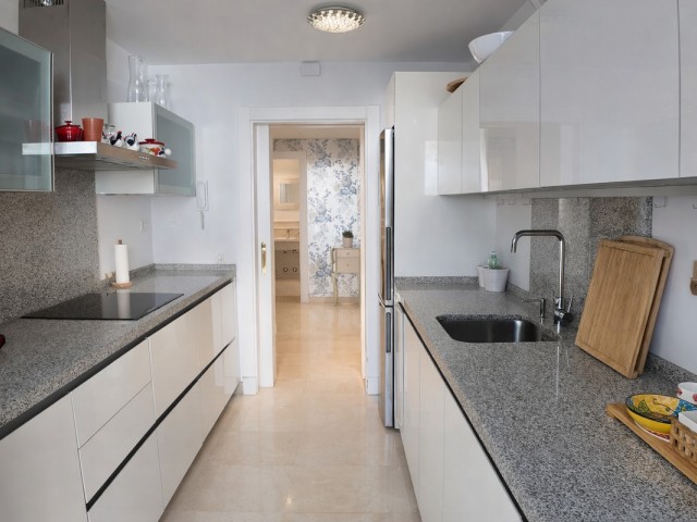 2 Bedrooms Apartment in Nueva Andalucía