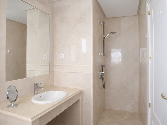 2 Bedrooms Apartment in Nueva Andalucía