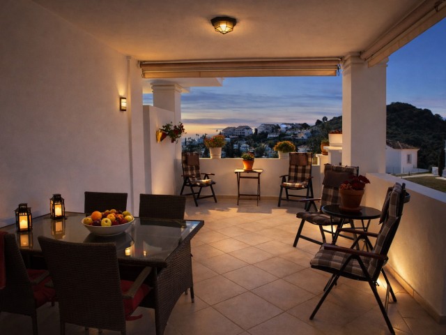 2 Bedrooms Apartment in Nueva Andalucía