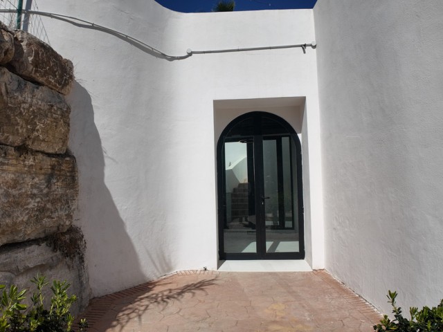 2 Bedrooms Apartment in Nueva Andalucía