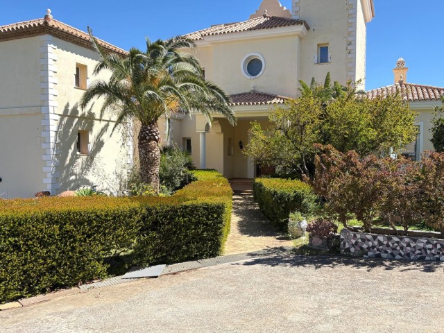 7 Bedrooms Villa in Estepona
