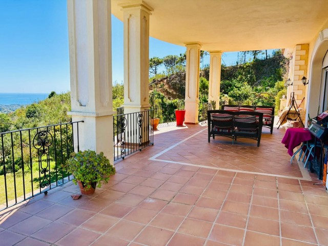 7 Bedrooms Villa in Estepona