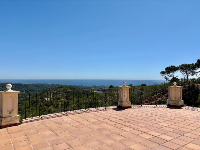 7 Bedrooms Villa in Estepona