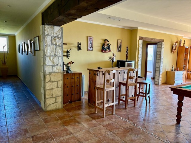 7 Bedrooms Villa in Estepona