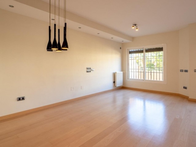 4 Bedrooms Townhouse in Los Pacos