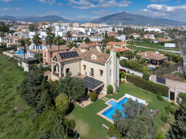 5 Bedrooms Villa in San Pedro de Alcántara