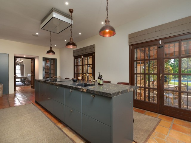 5 Bedrooms Villa in San Pedro de Alcántara