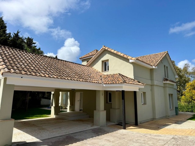 6 Soveroms Villa i Sotogrande Costa