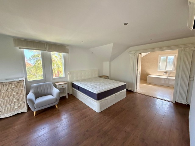 6 Soveroms Villa i Sotogrande Costa