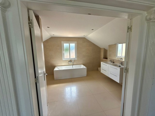 6 Soveroms Villa i Sotogrande Costa