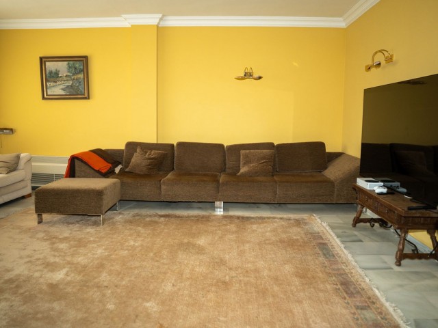 4 Bedrooms Villa in Elviria