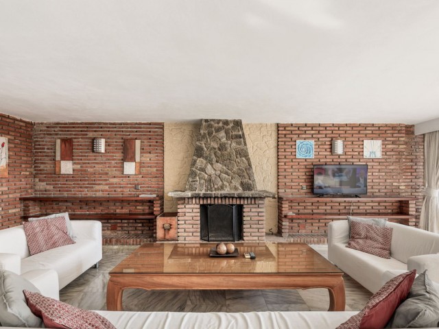 2 Bedrooms Apartment in Torremolinos