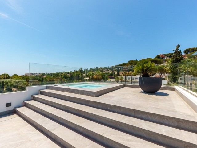 4 Bedrooms Villa in Marbella