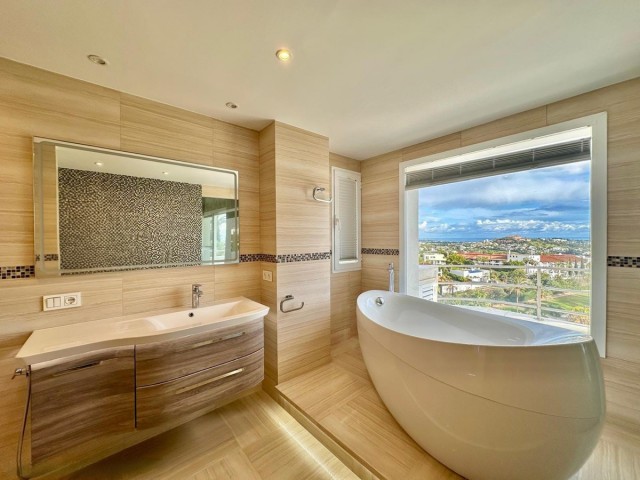 Villa avec 4 Chambres  à Benahavís