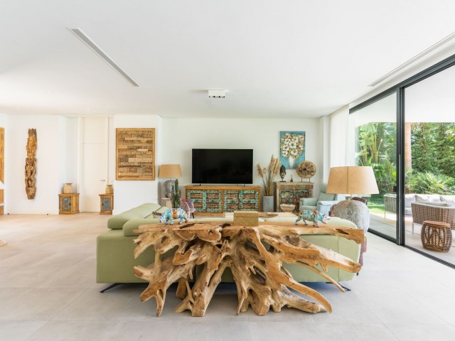 Villa con 5 Dormitorios  en Cabopino