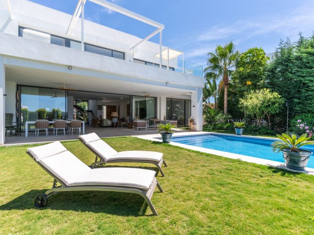 Villa con 5 Dormitorios  en Cabopino