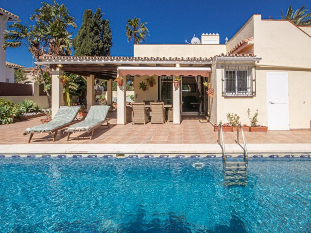 Villa avec 3 Chambres  à Marbesa