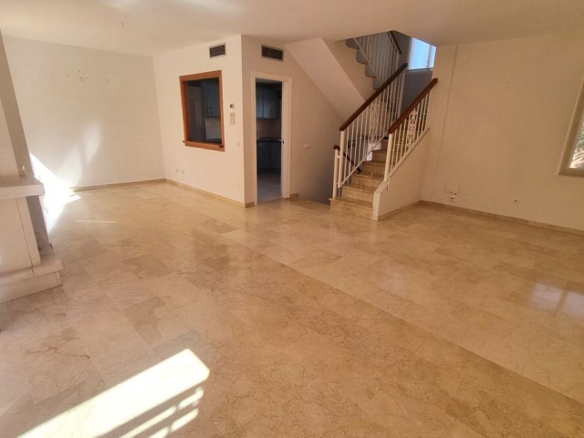 3 Schlafzimmer Reihenhaus in Nueva Andalucía